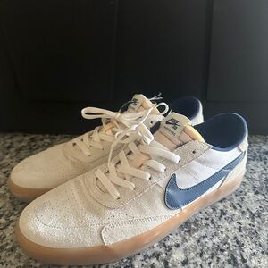 Nike Men's White and Navy Killshot SB